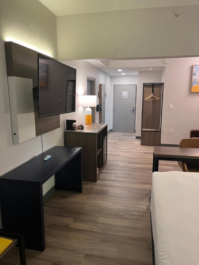 Comfort Suites Clearwater - Dunedin Exteriör bild