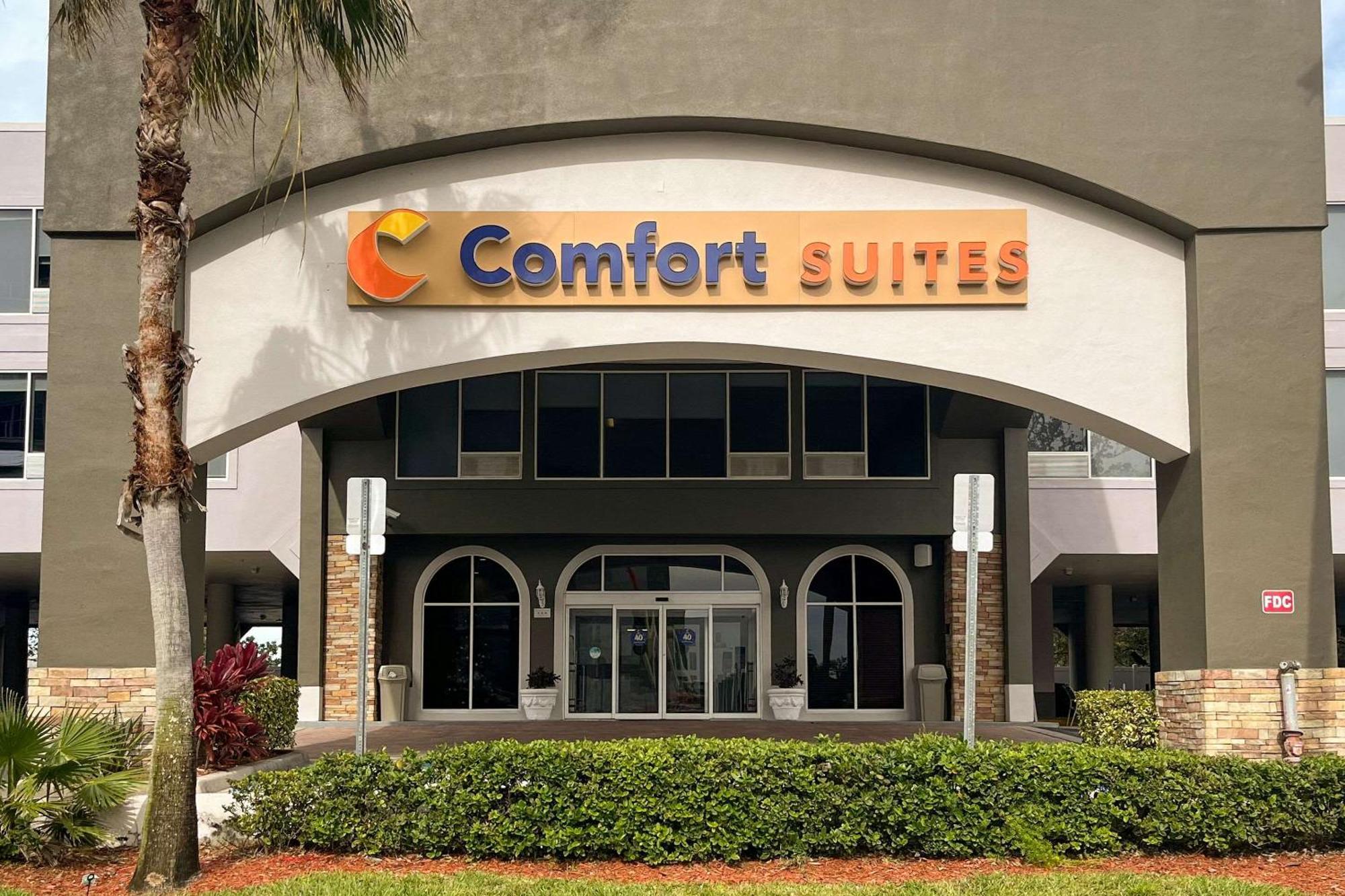 Comfort Suites Clearwater - Dunedin Exteriör bild